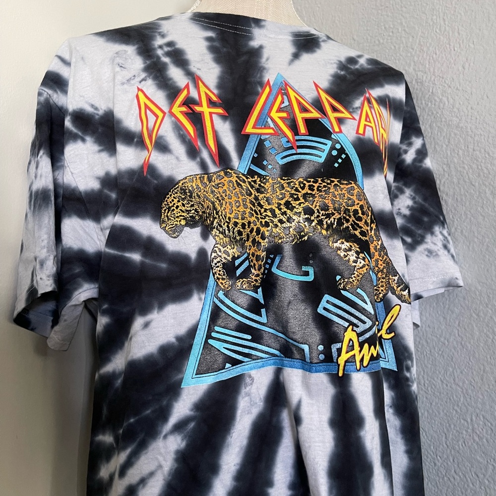 DefLeppard Band Graphic TeeShirt  size M - Picture 3 of 9